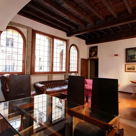 Centro Storico - Palazzo Avila '500 *